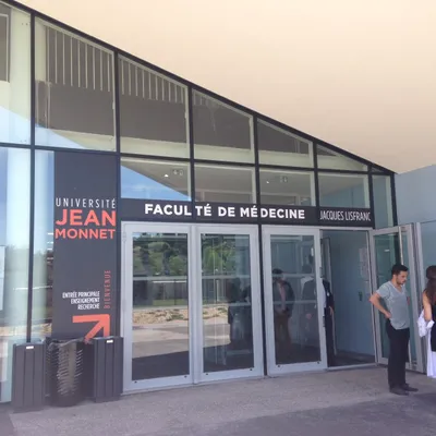 À Saint-Étienne, la faculté de médecine change de nom et devient la...