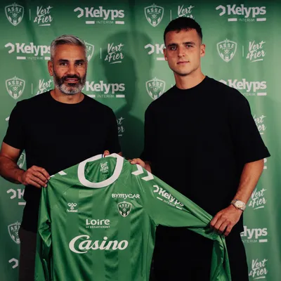 Foot : Un nouveau milieu débarque chez les Verts !