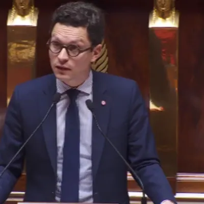 Antoine Vermorel-Marques propose une visite du palais bourbon aux...