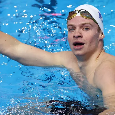 Léon Marchand pulvérise son record sur 400m nage libre
