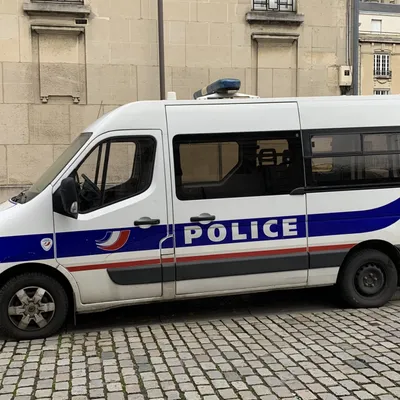 Poignardée, une adolescente entre la vie et la mort 