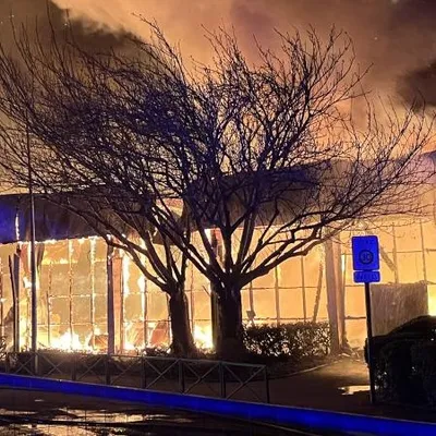 Un violent incendie détruit un gymnase à Douai