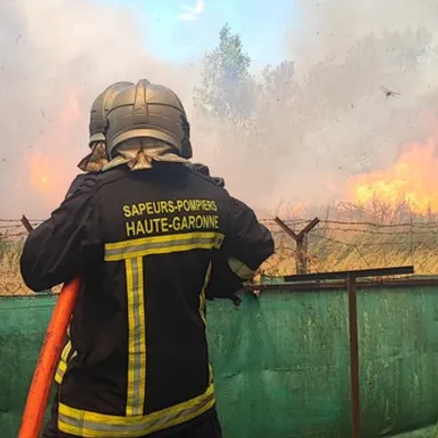 Un incendie menace un camping à Toulouse