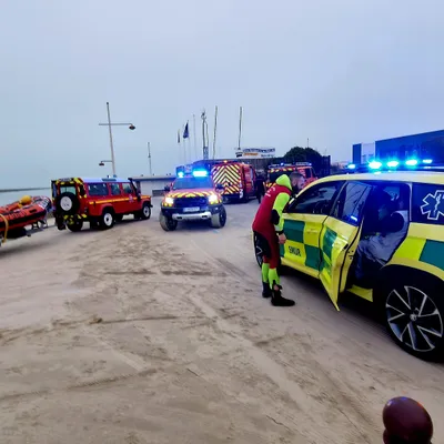 Plusieurs corps retrouvés au petit matin sur la plage de...