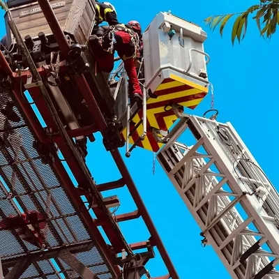 Dennebrœucq : deux visiteurs bloqués en hauteur dans une attraction...