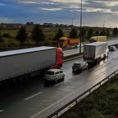 Des véhicules en sens inverse sur l'A16 et l'A26 à quelques minutes...