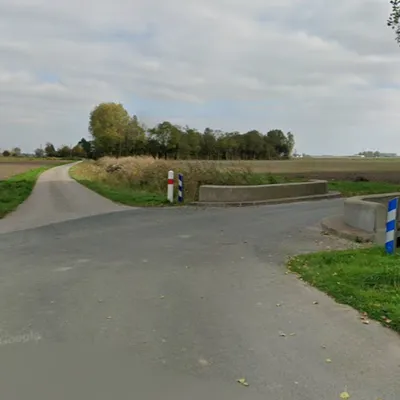 Guemps : une camionnette se renverse sur la chaussée, deux...