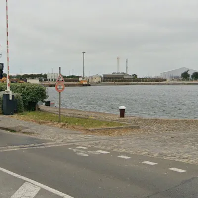 Calais : en voiture, il tombe dans l'eau et décède