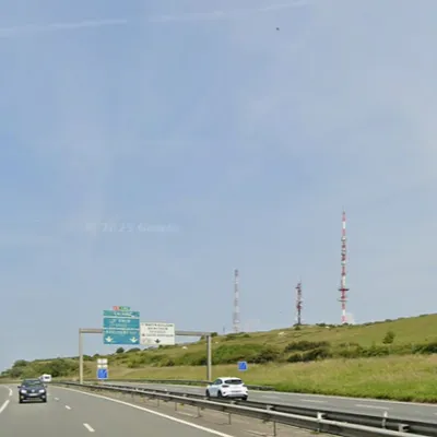 Un camion s'est retrouvé sur le flanc, sur l'A16, à hauteur de...