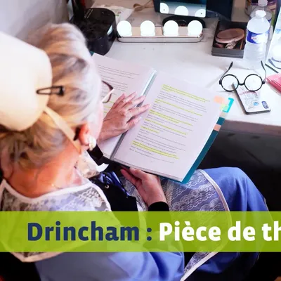 À Drincham, “Votez Bauderche !” fait vivre le théâtre au cœur du...