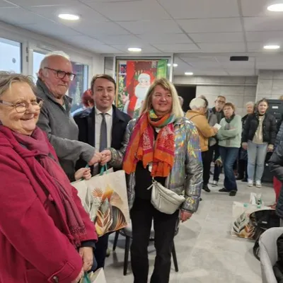 Arques : on vous emmène à la distribution des colis de Noël pour...