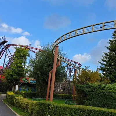 Dennebrœucq : deux visiteurs bloqués en hauteur dans une attraction...