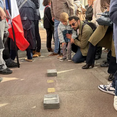Longuenesse : deux pavés posés en l'honneur des frères Camus,...