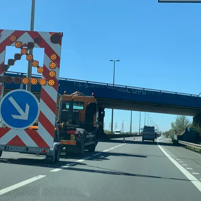 Circulation très perturbée sur l'A16 : une voiture se retourne...