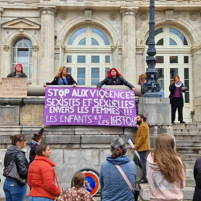 « Plus jamais ça » : l'hommage à Lyhanna se transforme en appel à...