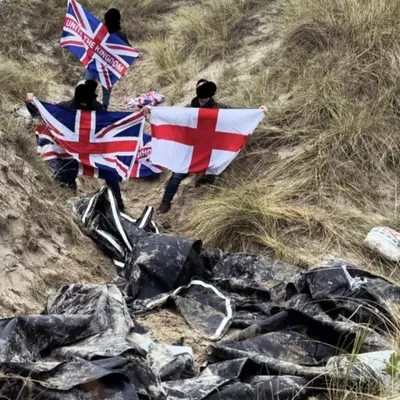 Des membres de l’extrême droite anglaise sur le camp de Loon-Plage...