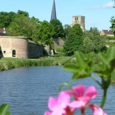 Bientôt le renouveau des remparts de Bergues… grâce aux usines