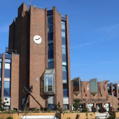 Hauts-de-France : des rassemblements devant les mairies lundi midi