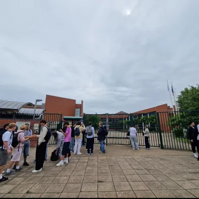 "Vous avez 4 heures" : les épreuves du bac officiellement lancées...