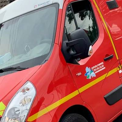 Coquelles : un poids lourd se couche dans un rond-point avec 280...