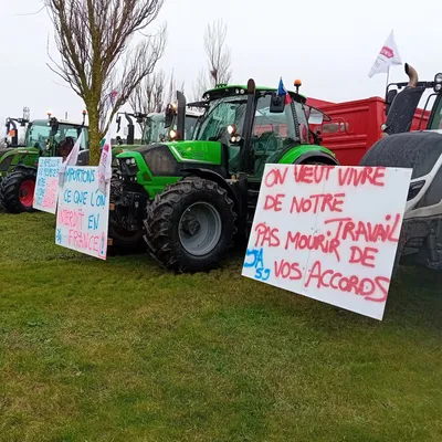 A Dunkerque, le port bloqué par les Jeunes Agriculteurs