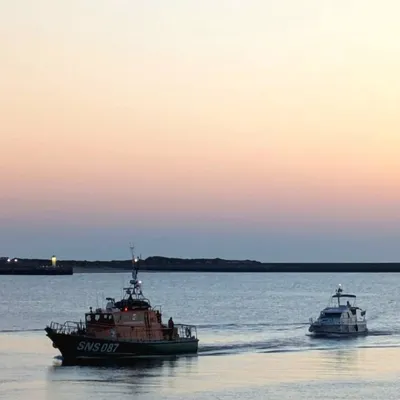 Au large de Dunkerque, trois personnes en détresse à bord d'un...
