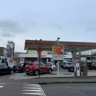 Essence : files d'attente et inquiétudes dans les stations Total  