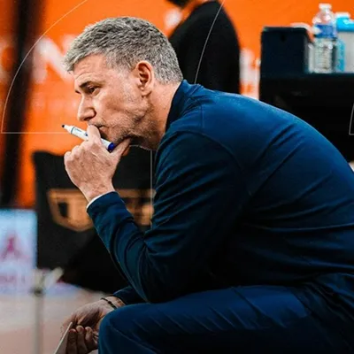 Basket : Jean-Christophe Prat qui reste, Sébastien Devos qui s'en...