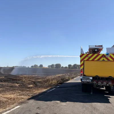 Plus de deux hectares de chaume détruits par un incendie à Hondschoote