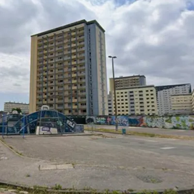 Calais : un homme menace de sauter depuis le toit d'un immeuble de...