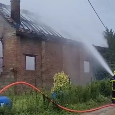 Bonningues-les-Ardres : les propriétaires en vacances, leur grange...