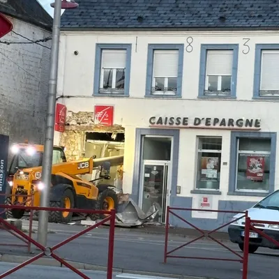 Fruges : de gros dégâts sur le distributeur de la Caisse d'Épargne...