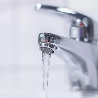 Il est conseillé de ne pas boire l'eau du robinet si vous habitez...