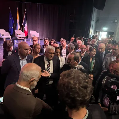 François Hollande attendu à Dunkerque pour échanger avec les...