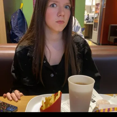 Disparition inquiétante à Dunkerque : Loubna, 16 ans, activement...