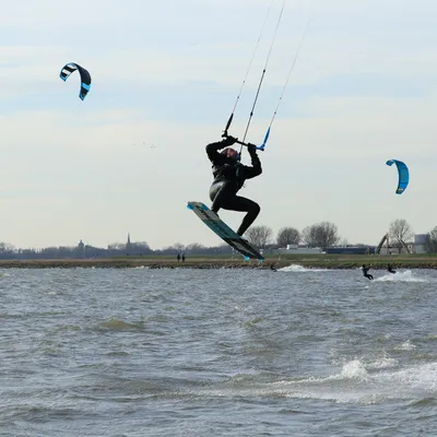 Wissant : trois kitesurfeurs secourus au large, un canot mobilisé