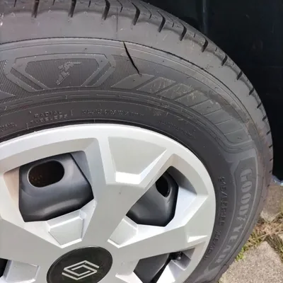 Grande-Synthe : l'OGS découvre ses camionnettes vandalisées...