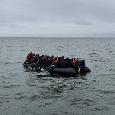Boulonnais : 157 personnes exilées sauvées d'un small-boat en feu...