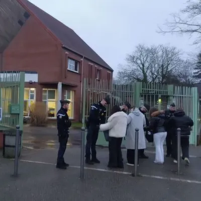 Contrôles de sacs dans plusieurs établissements scolaires du...