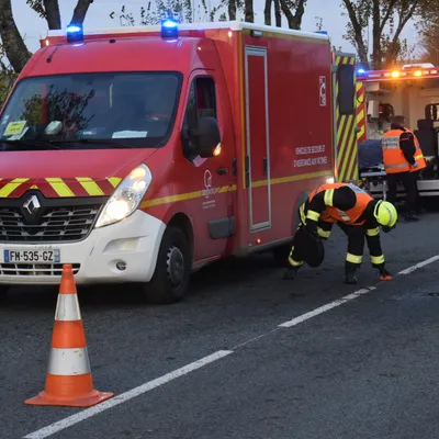 Un jeune homme grièvement blessé après une violente sortie de route...