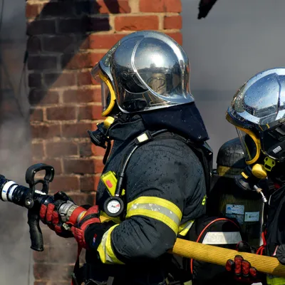 Saint-Omer : deux lances déployées pour éteindre un incendie...