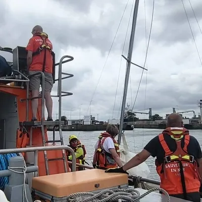 Dunkerque : un voilier en panne secouru par les sauveteurs en mer