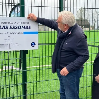 Foot, Boulogne-sur-Mer : Douglas Essombé, "le Bombardier noir", est...