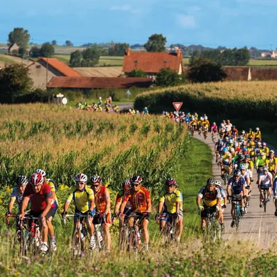 Haut-Anjou. Qui sont ces centaines de cyclistes sur les routes de...