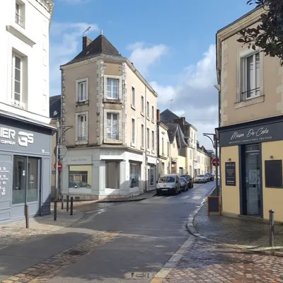 Craon. Brocante, stationnement, commerce en ligne, une commission...