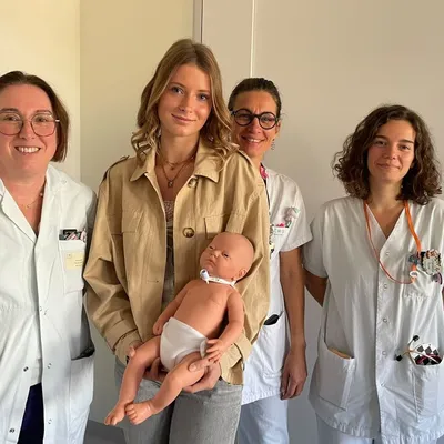 CHU d'Angers. Sœur d'un enfant trachéotomisé, elle remet un...