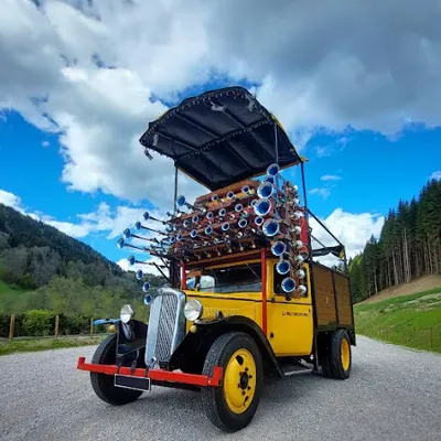 Insolite : un camion Citroën de 1935 armé de 42 klaxons part en...