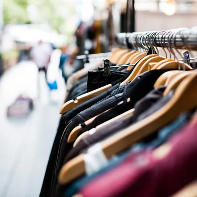 Soldes d’été 2026 : Comment dénicher les bonnes affaires sans se...
