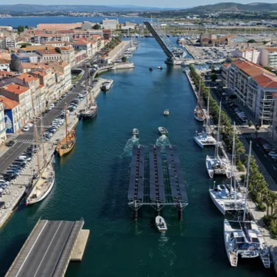Hérault : une table solaire flottante pour aider les huîtres face...