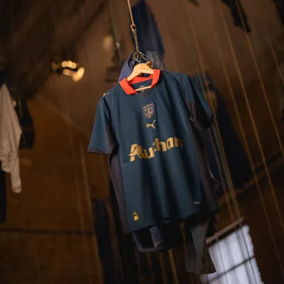 Le RC Lens dévoile son maillot Sainte-Barbe